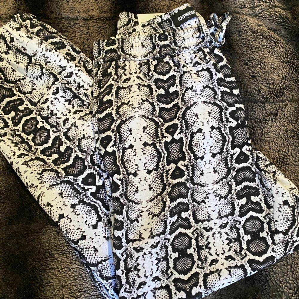 #12 Express Snakeskin Joggers.NWT(XS)